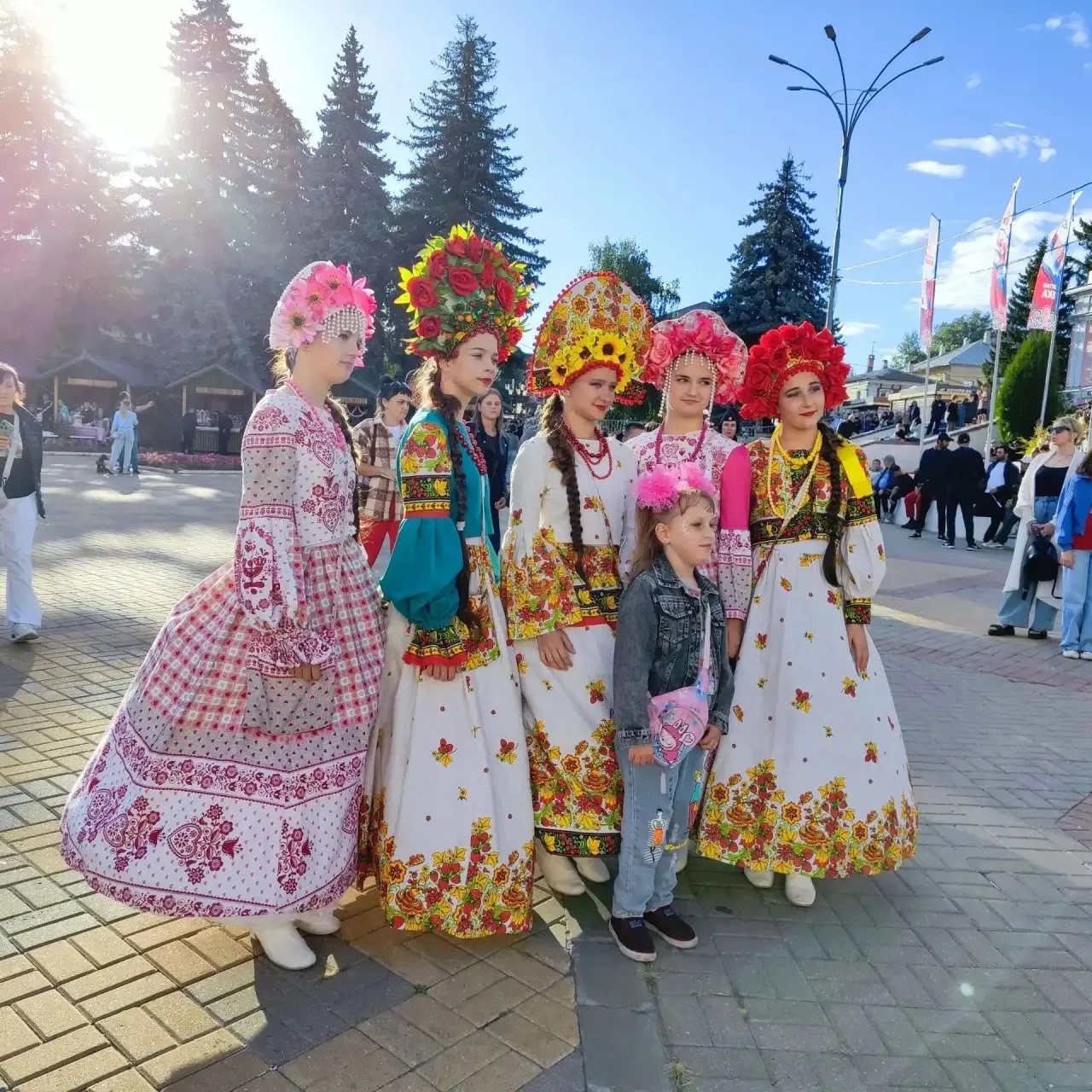 Дефиле на День города от образцового коллектива эстрадного танца «ВДОХНОВЕНИЕ»