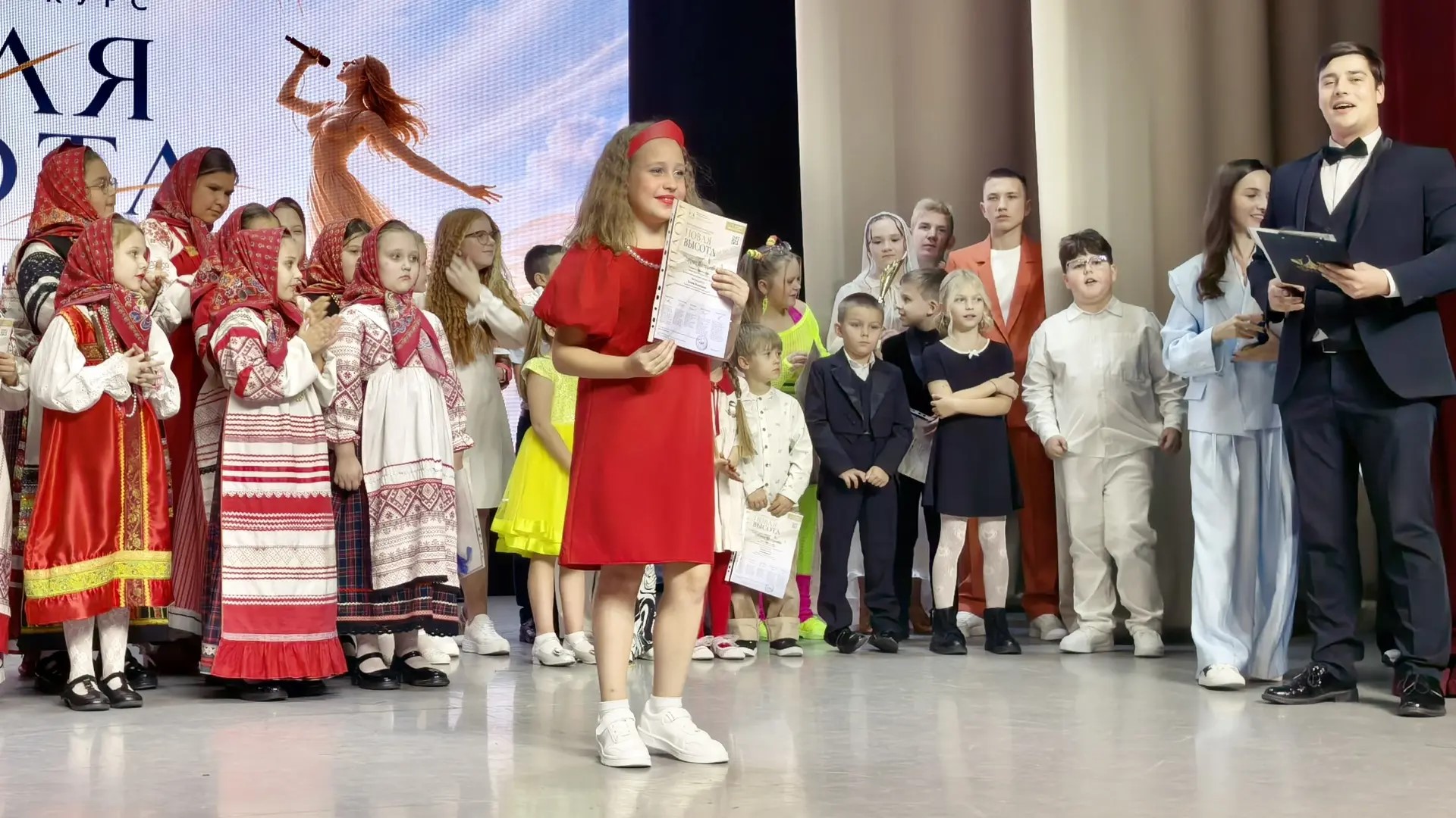 ПОЗДРАВЛЯЕМ С ПОБЕДОЙ! Солист студии эстрадного вокала «ВокЗал» Есения Иванникова